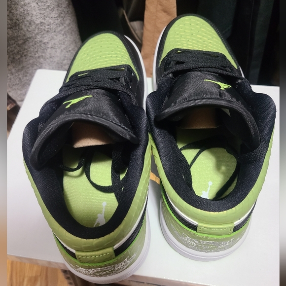 Air Jordan 1 Low Snakeskin - Picture 2 of 5